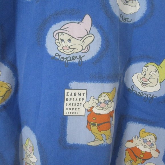Disney Medical Scrub Shirt M Doc Dopey Sneezy Optometrist chart Snow White vtg - Picture 10 of 10